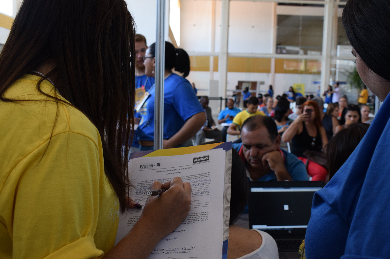 Feirão de Negociação do Procon Alagoas renegocia dívidas com até 90% de desconto