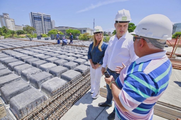 Governador visita obras de ampliação do Centro de Convenções de Maceió