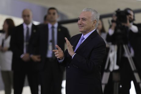 Temer diz que sai com a alma leve e dever cumprido