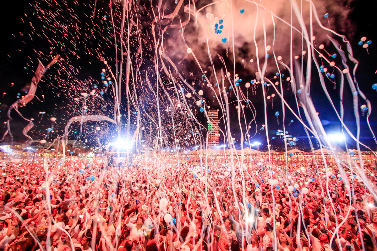 Fogos, balões e atrações musicais de peso dão as boas-vindas a 2019!