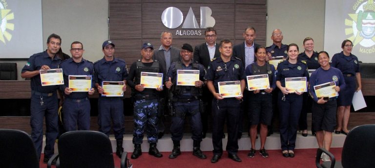 Guardas municipais de Alagoas recebem certificado de operadores de armas de choque