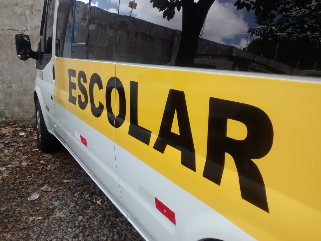 Condutores de vans escolares devem renovar licenciamento