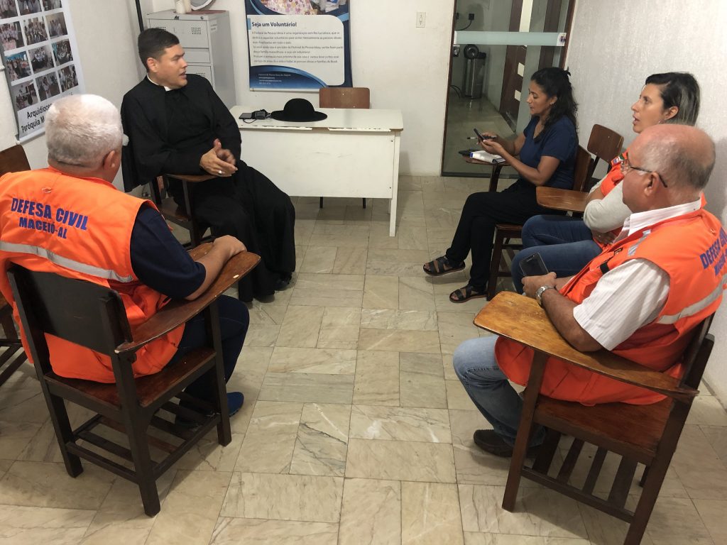 Religiosos Colaboram com  o trabalho da Defesa Civil  no Pinheiro