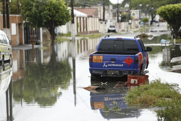 Após fortes chuvas, em grande parte do território alagoano, Hospital Helvio Auto alerta para os riscos de leptospirose