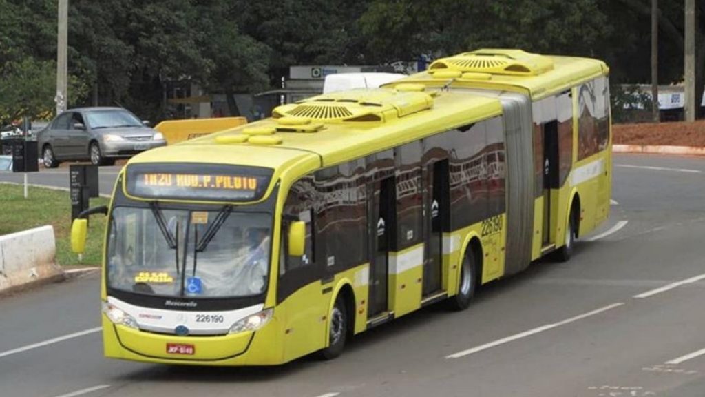 Projeto no DF prevê aluno de escola pública pagando um terço da tarifa de ônibus