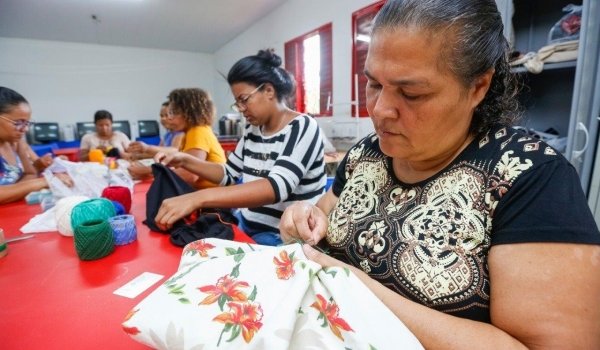 Governo de AL incentiva novo polo de bordado em comunidade