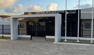 Homem é preso após ameaçar companheira com arma