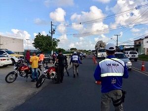 Lei Seca autua 18 condutores sem habilitação em operações