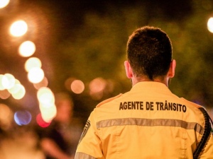 Rua Alcebíades Valente volta a ser mão dupla