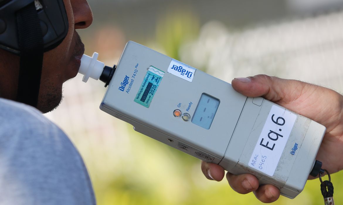 Mortes no trânsito causadas por álcool caem 19,5% em 14 anos no Brasil