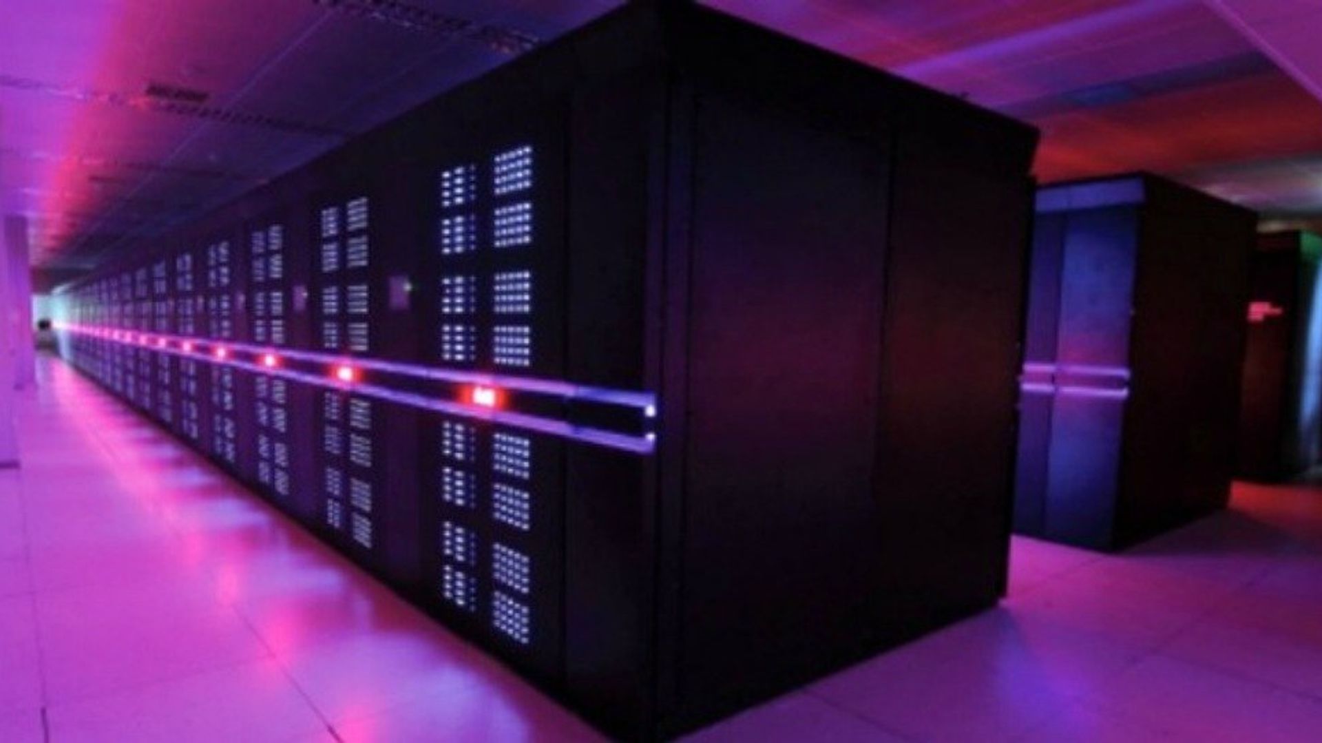 Governo investe R$ 1 bilhão em supercomputador de IA e aposta em infraestrutura