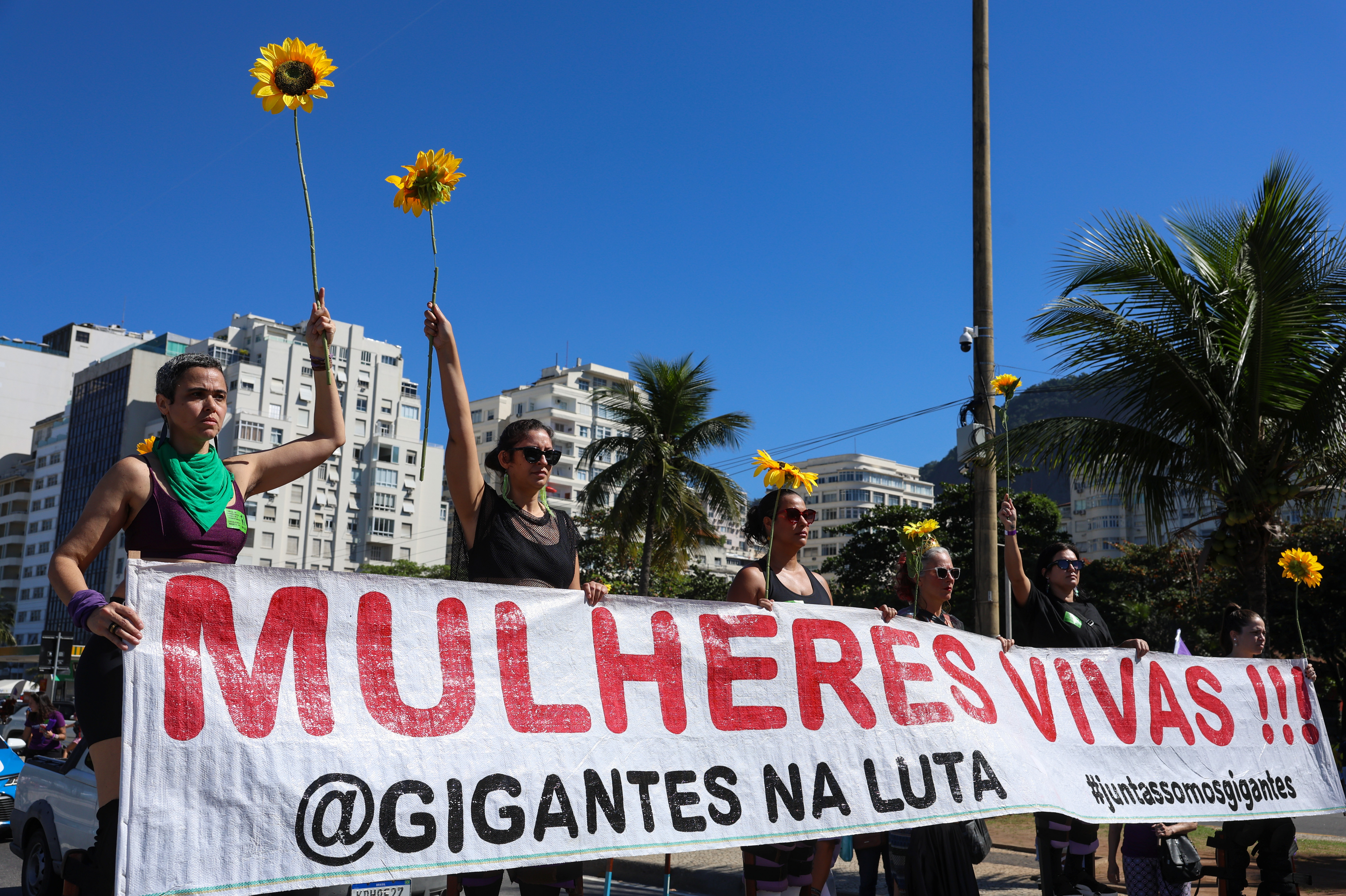 Mulheres ocupam ruas em defesa da votação do PL da Misoginia