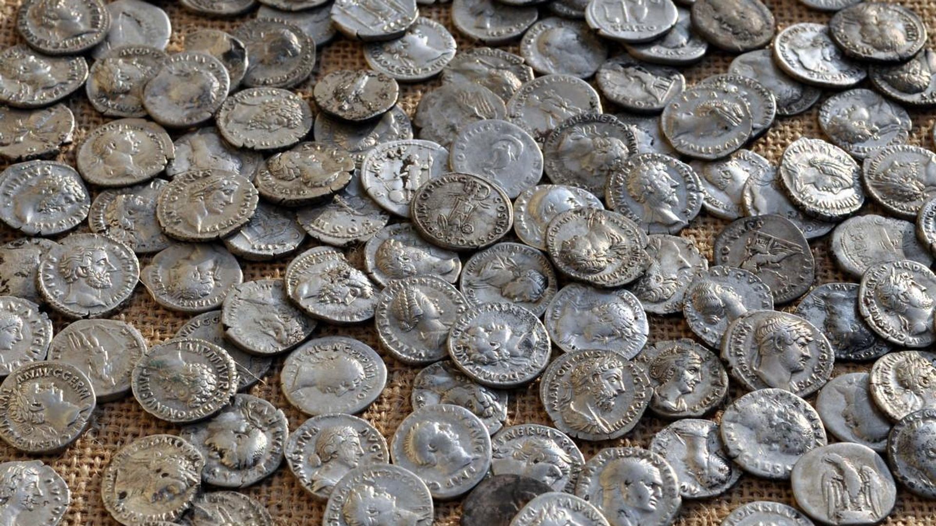 Estudo com 4 milhões de moedas romanas revela papel do dinheiro na República Romana