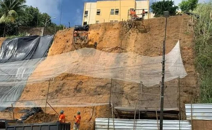 Prefeitura fecha contrato de R$ 1,3 milhão para conter encostas em áreas de risco