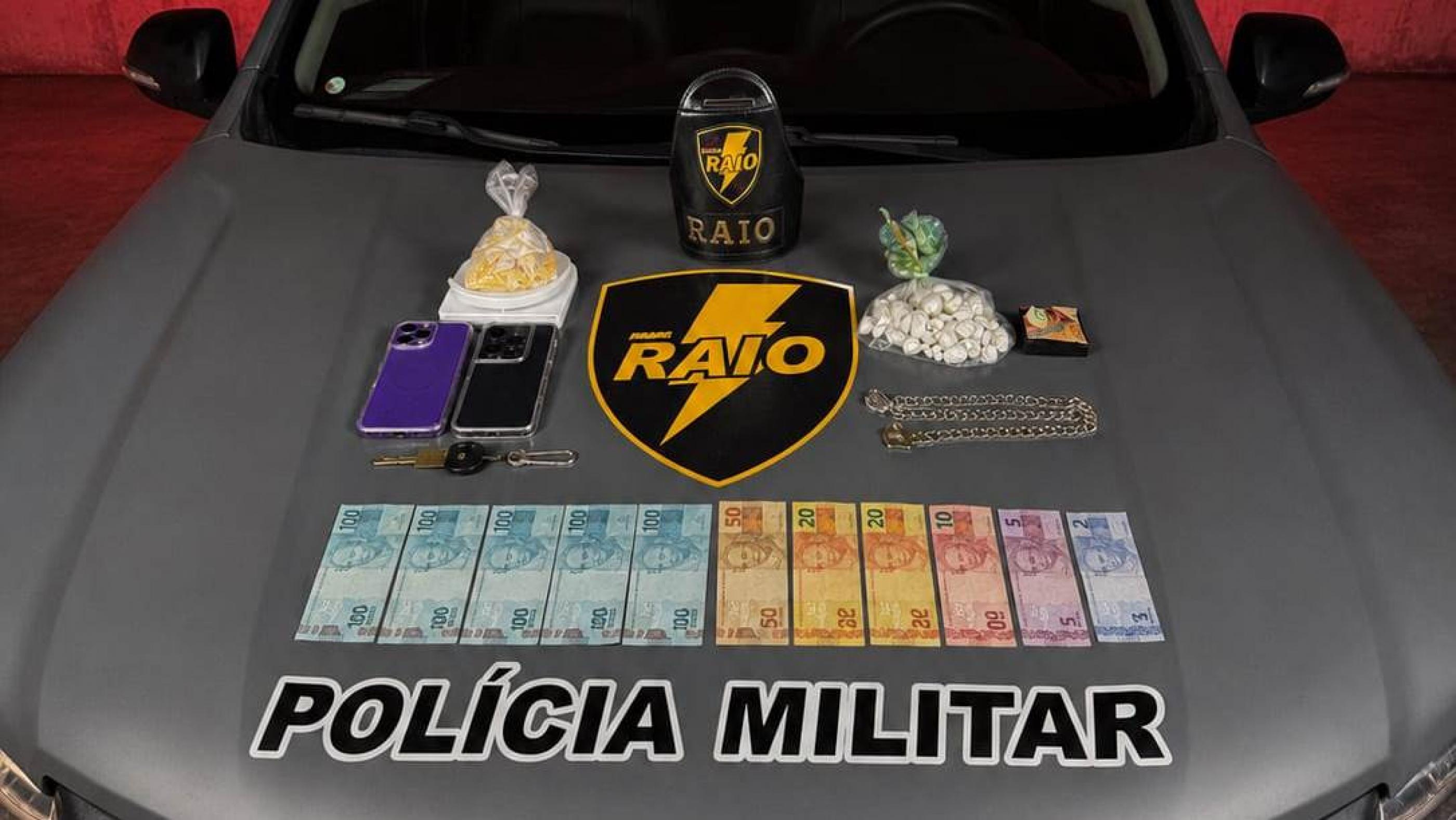 Casal é preso com drogas após tentativa de roubo frustrada na Pajuçara