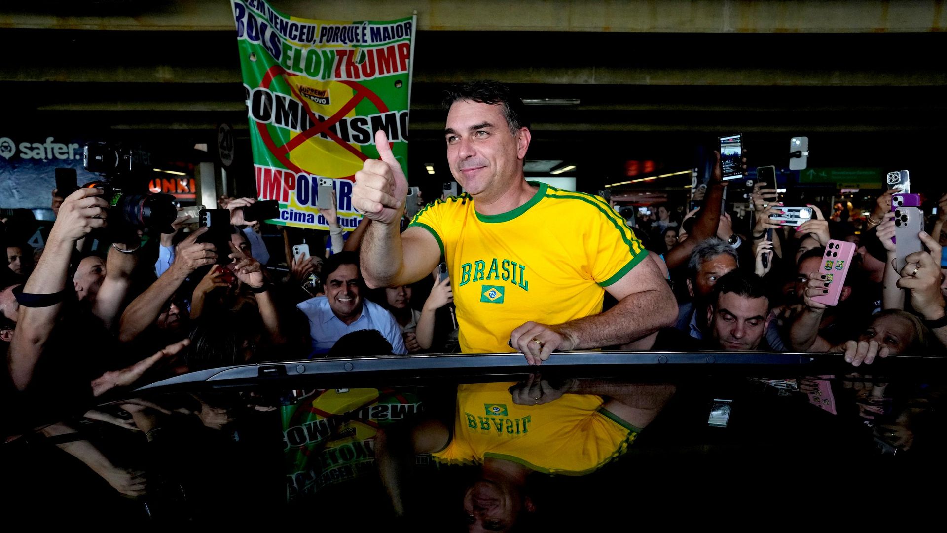 Flávio Bolsonaro espera apoio de Michelle na disputa presidencial