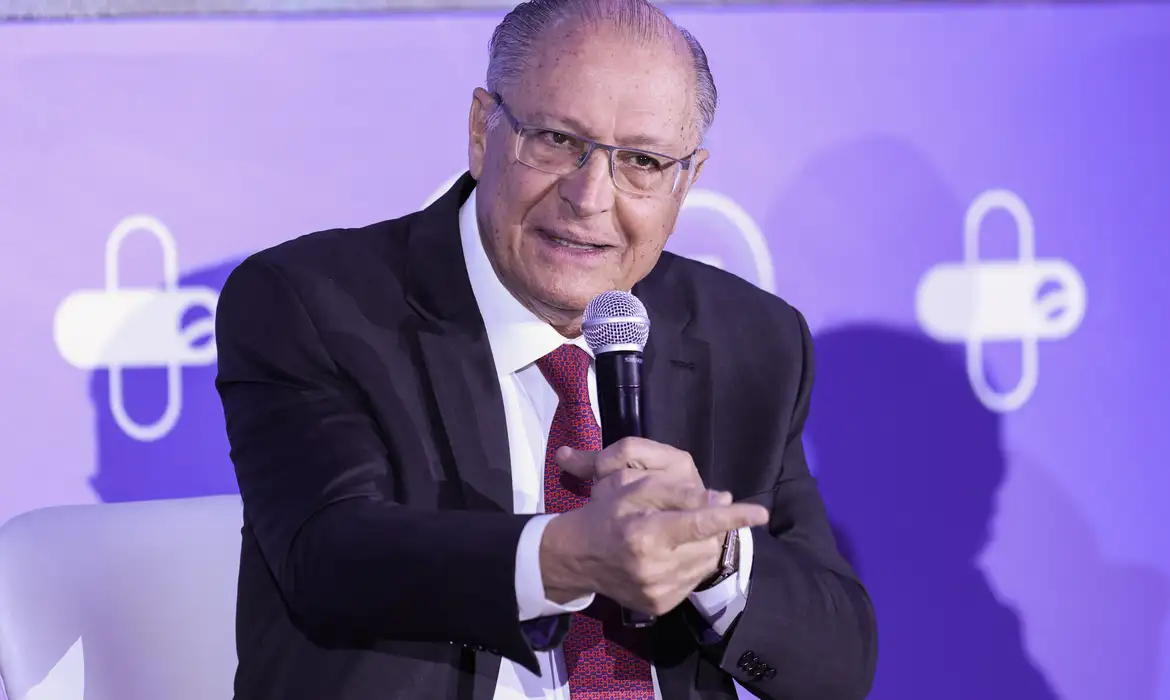 Alckmin defende negociação com EUA para ampliar setores fora do tarifaço