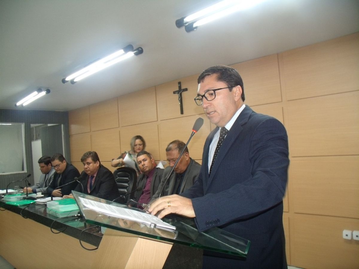 Vereador cobra conclusão de creche em Arapiraca