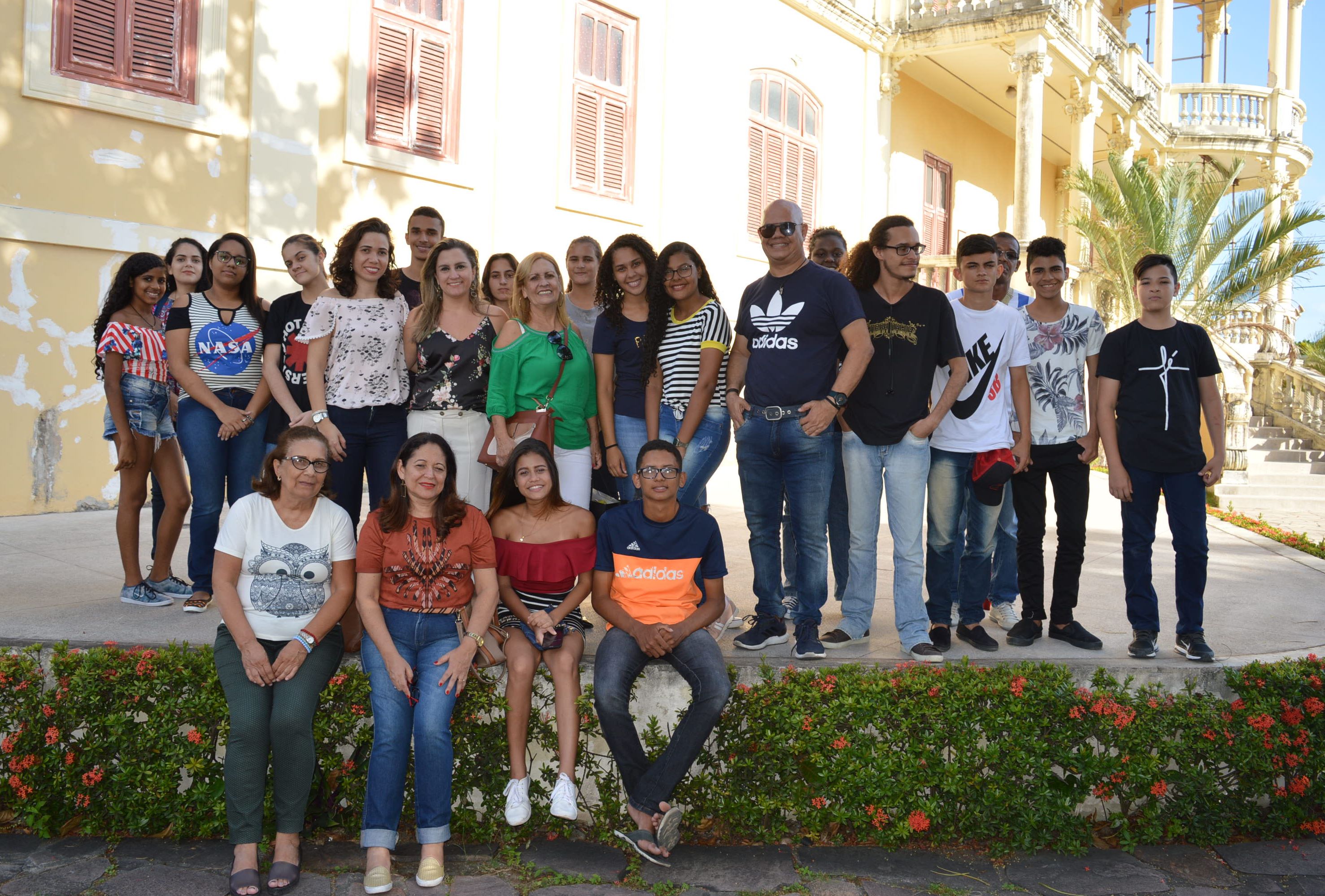 Estão abertas as matrículas do núcleo de línguas estrangeiras