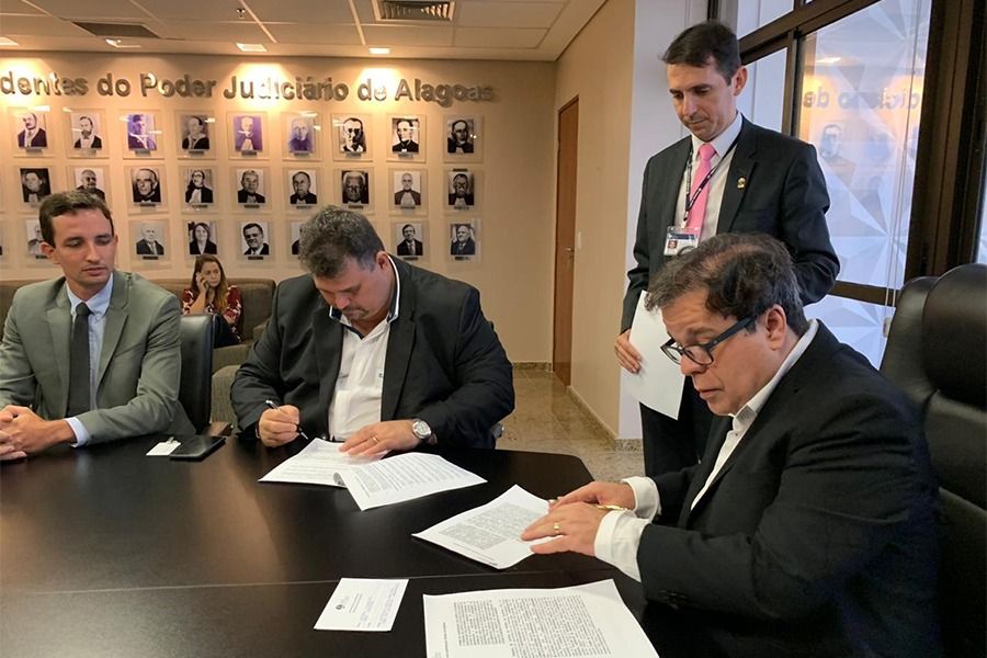 TJ/AL, Anoreg e Conseg assinam termo de cooperação do Posse Legal no Pinheiro