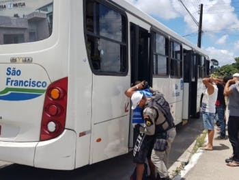 Número de assaltos a ônibus teve redução de 80,5%, diz SSP