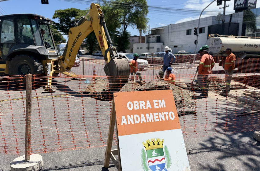 Obra emergencial de drenagem interdita avenida no Murilópolis na Serraria