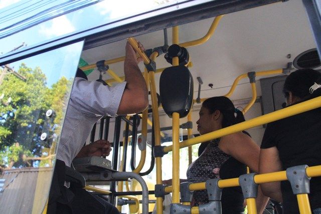 Catraca-alta: operação da SMTT lacra 20 ônibus em Maceió