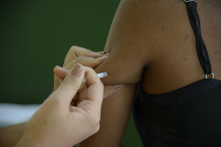 Mais de 800 mil pessoas devem ser vacinadas contra a influenza em Alagoas