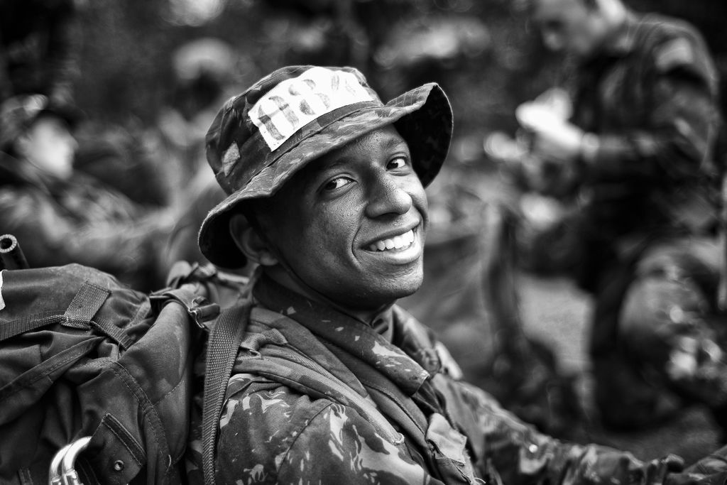 A primeira civil a fazer um projeto fotográfico de longa duração no Exército Brasileiro