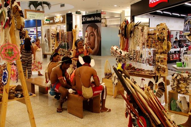 Exposição em shopping leva arte indígena para população de Alagoas