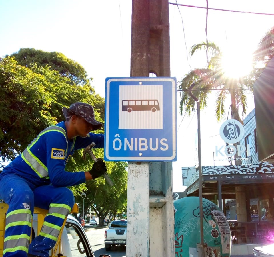 Prefeitura melhora sinalização na Jatiúca e Serraria