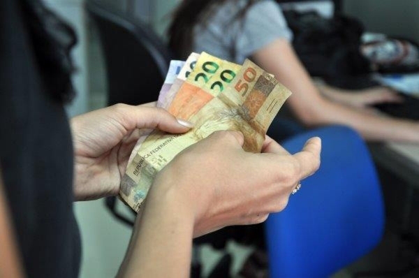 Primeira faixa salarial para servidores estaduais será paga na terça-feira (30)