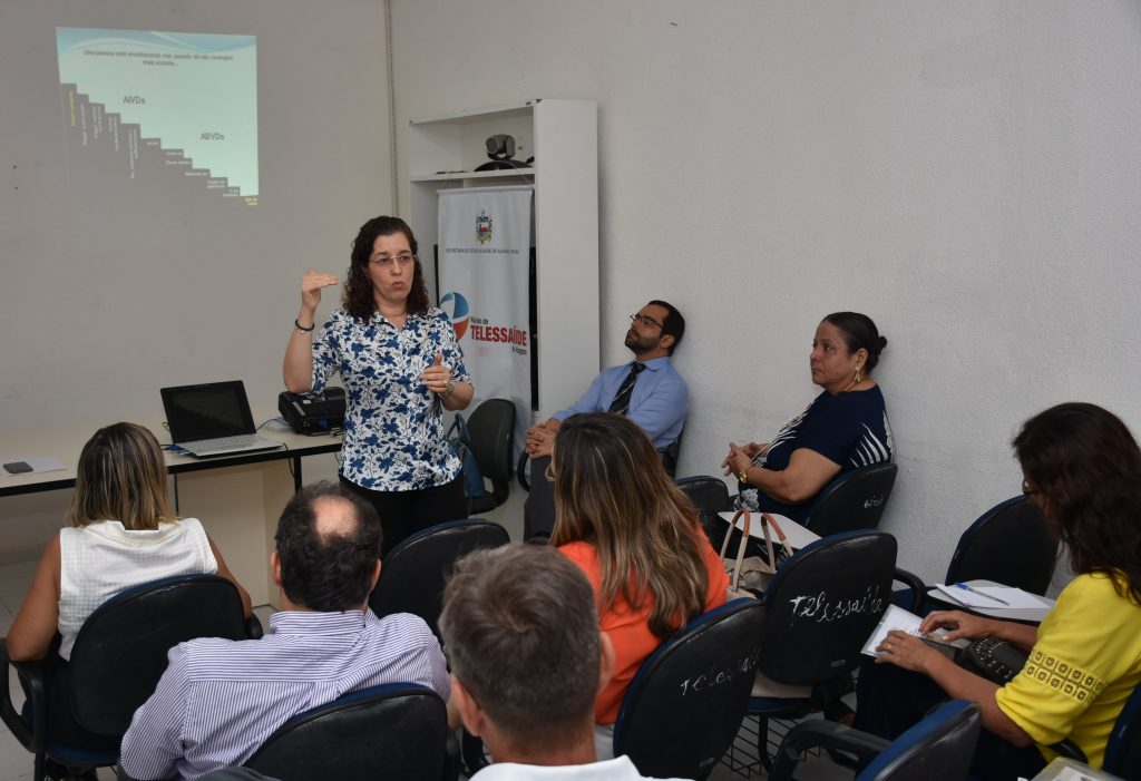 Saúde capacita médicos para atuação com população idosa