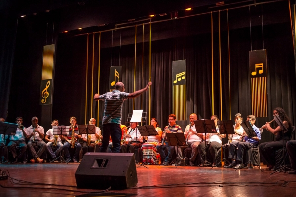 Aulas de música no Cenarte vêm mudando a vida de alunos cegos