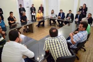 Produtores pedem ajuda de deputados para conter crise na bacia leiteira