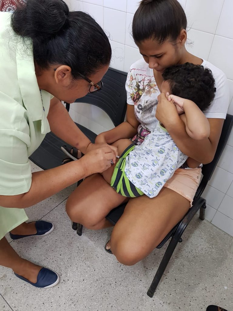 Vacinação segue em postos volantes no fim de semana