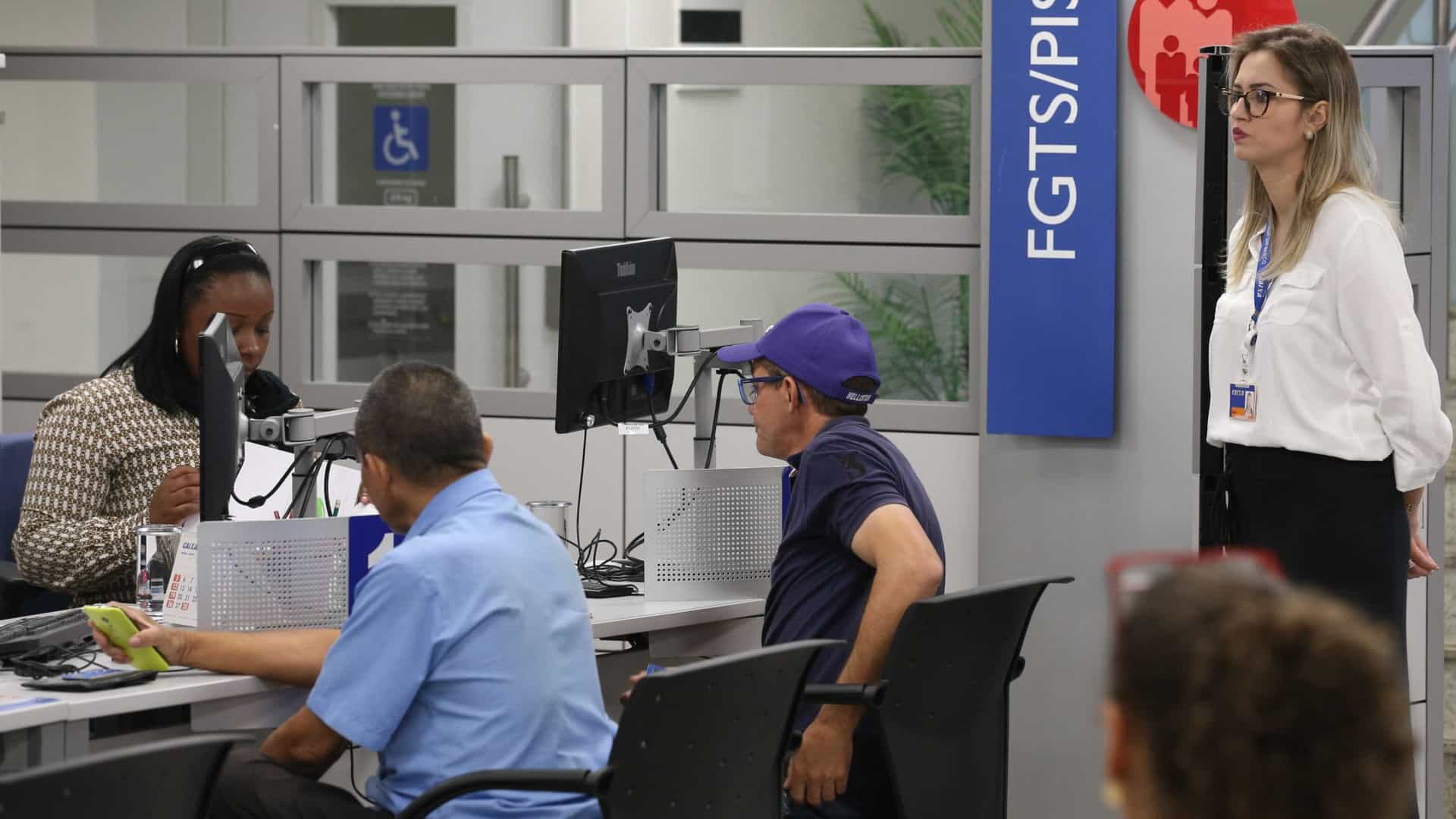 Governo estuda liberar recursos de contas inativas do FGTS