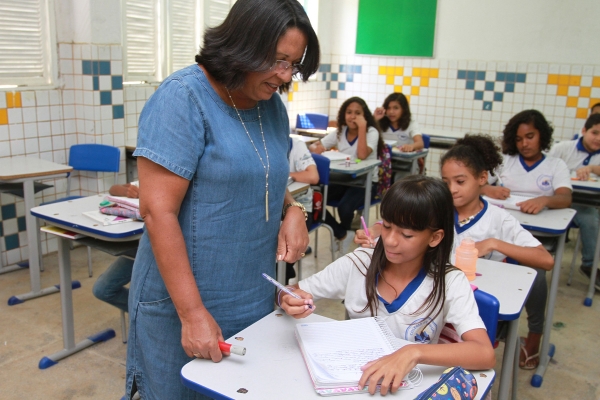 Taxas de aprovação da rede estadual crescem até 24% e superam média alagoana