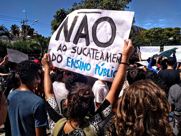 Estudantes de AL convocam população para defender a educação nesta quinta (30)