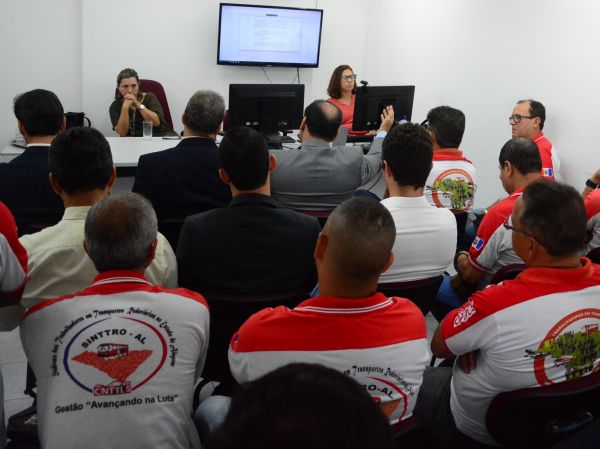 Rodoviários aceitam reajuste em acordo