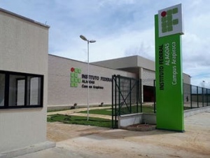 Ifal lança edital de concurso para preenchimento de oito vagas