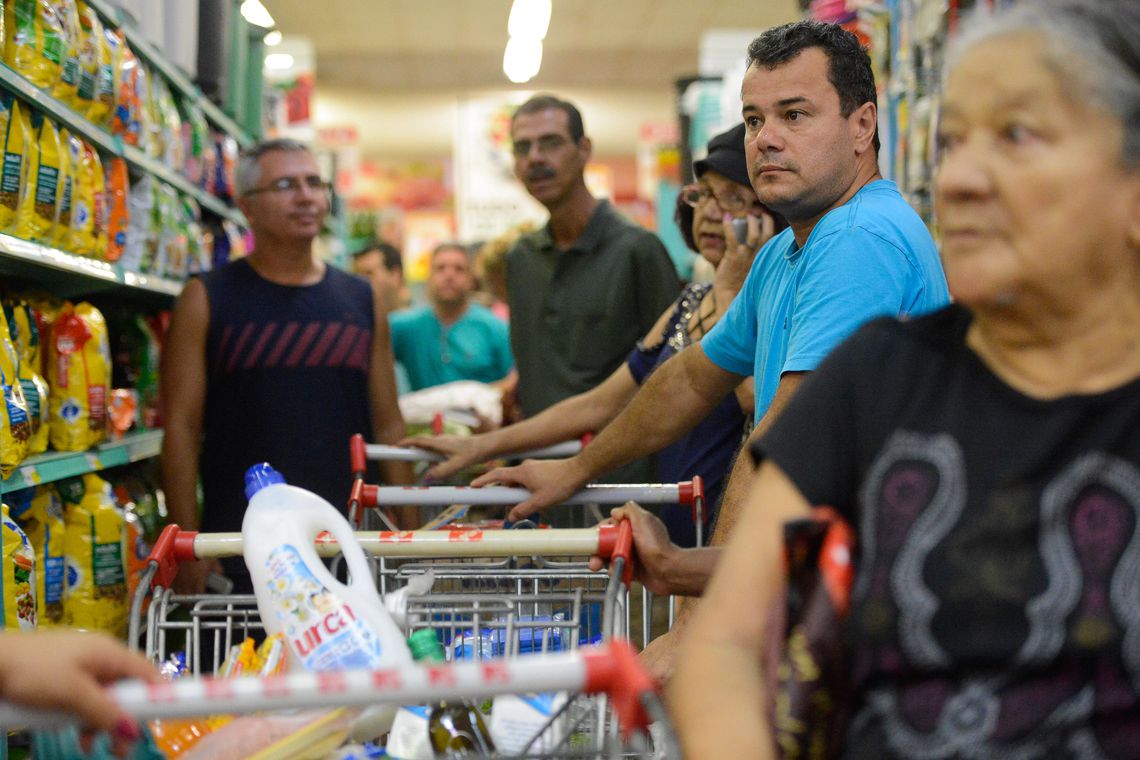 Preço da cesta básica diminui em 13 capitais, diz Dieese