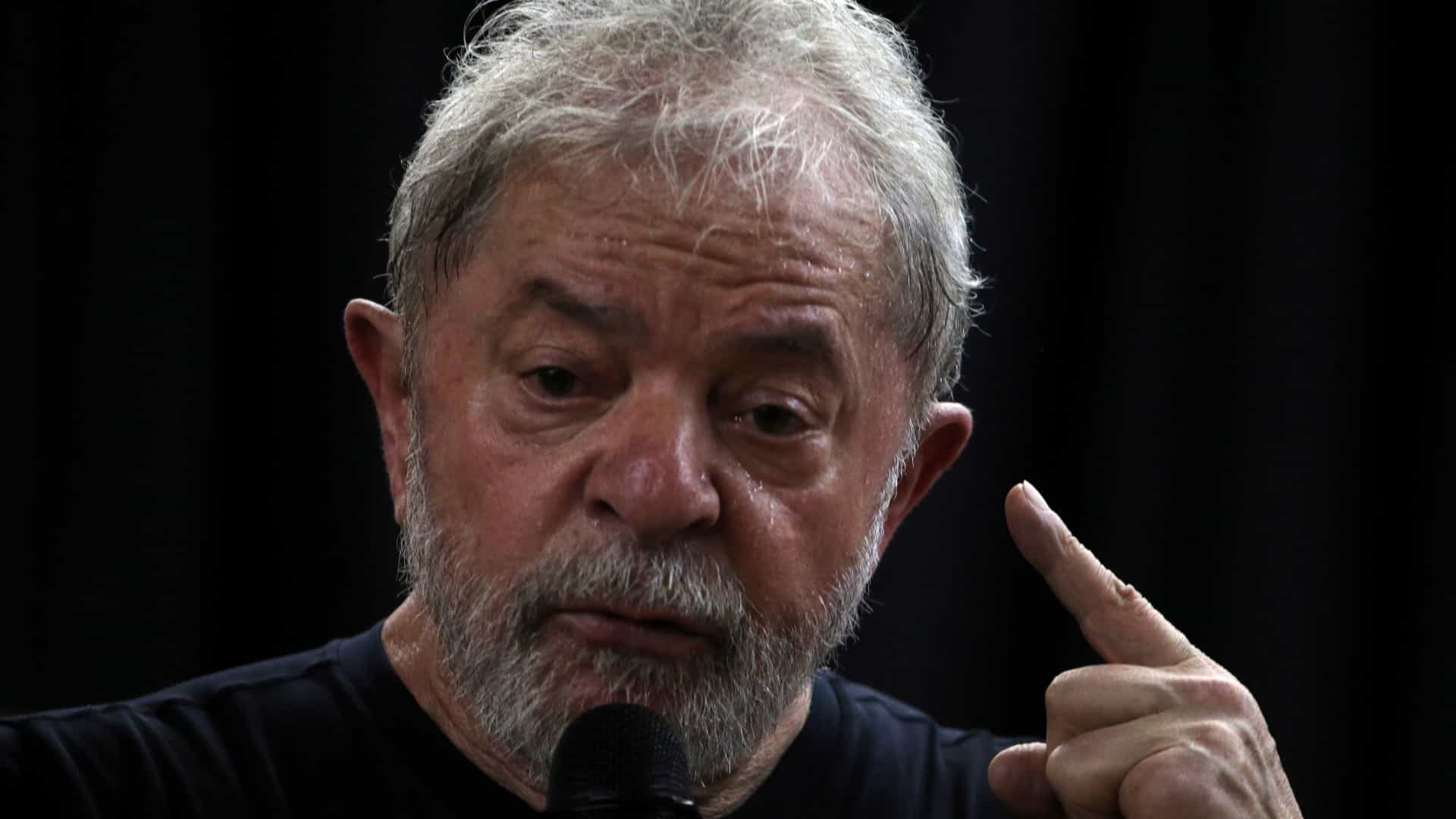 Lula comenta caso Neymar e detona a Globo