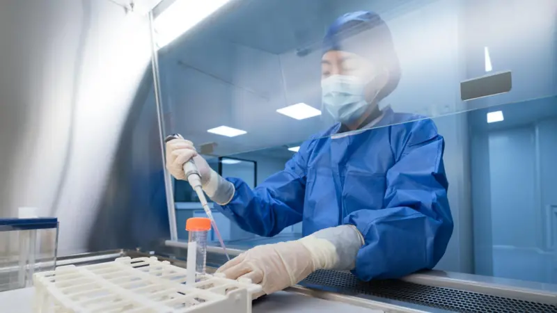 Oxford desenvolve vacina experimental contra Ebola em meio a surto na África