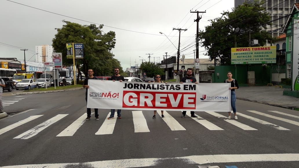 Jornalistas fazem novo ato nesta manhã na Avenida Fernandes Lima