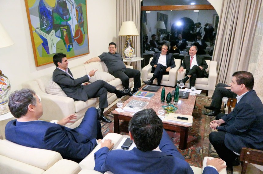 Renan discute reforma da Previdência com governadores do NNE