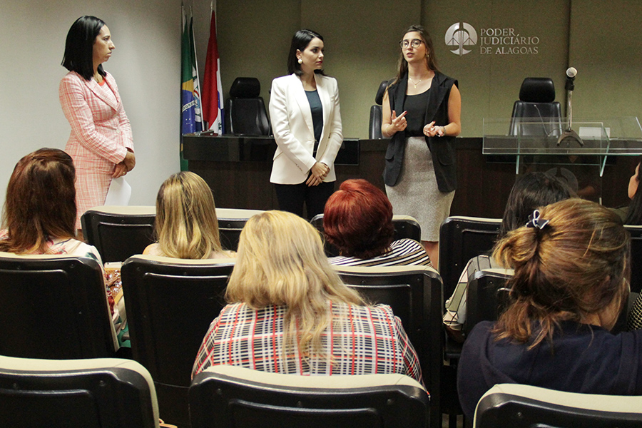 TJAL discute ações para o Agosto Lilás em parceria com órgãos do Estado