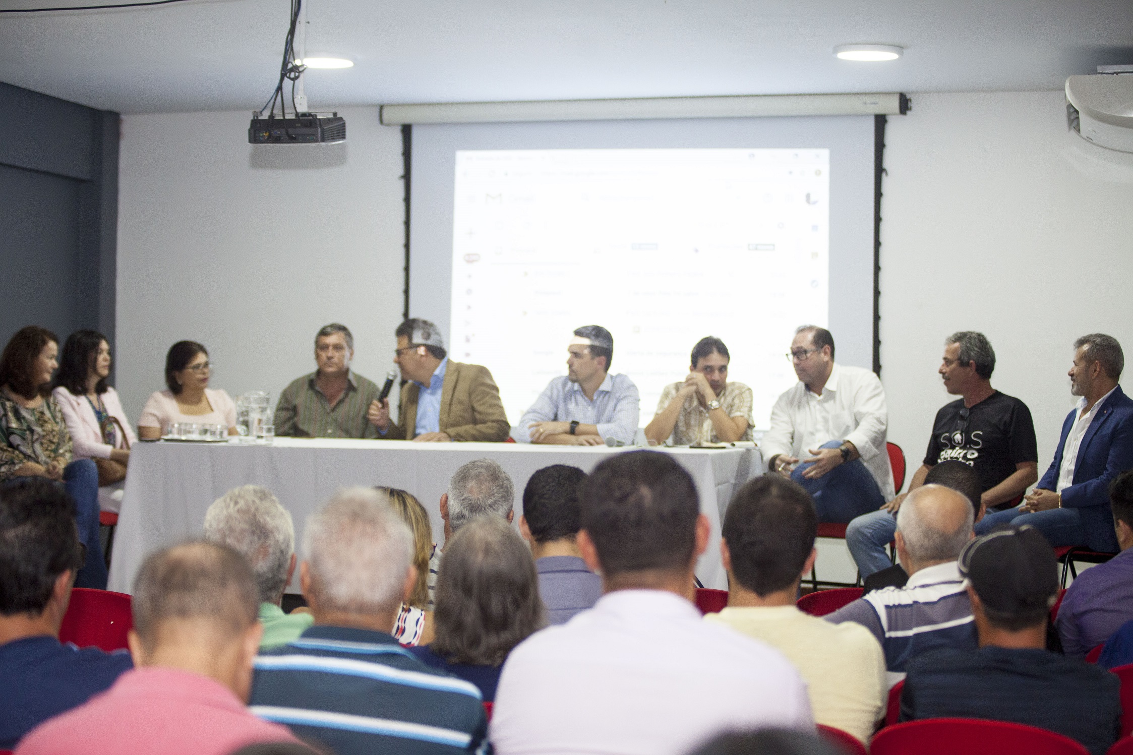 Lei de Incentivos Fiscais é apresentada aos empresários e moradores de bairros atingidos