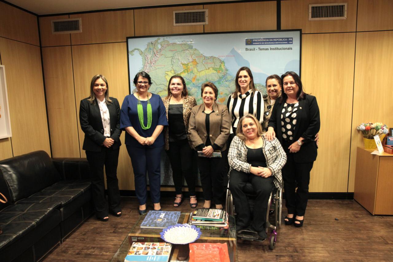 Deputadas se reúnem com ministra da mulher para pedir apoio a Casa da Mulher Alagoana
