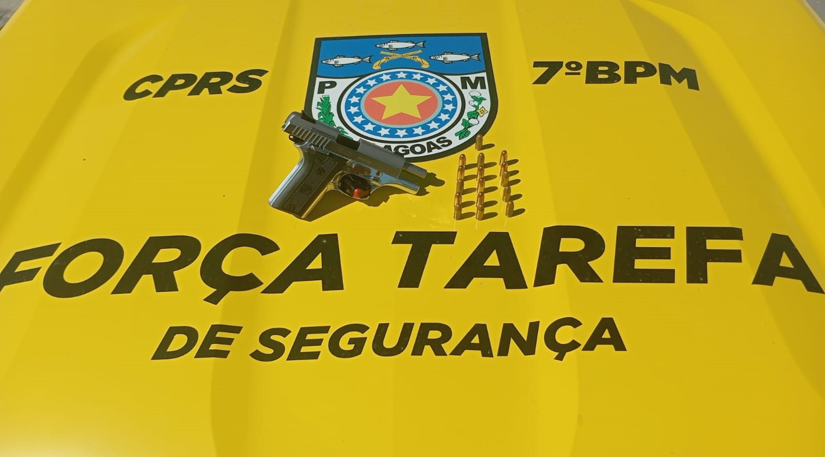 Polícia Militar apreende duas armas de fogo e 336 porções de drogas em ações no Sertão